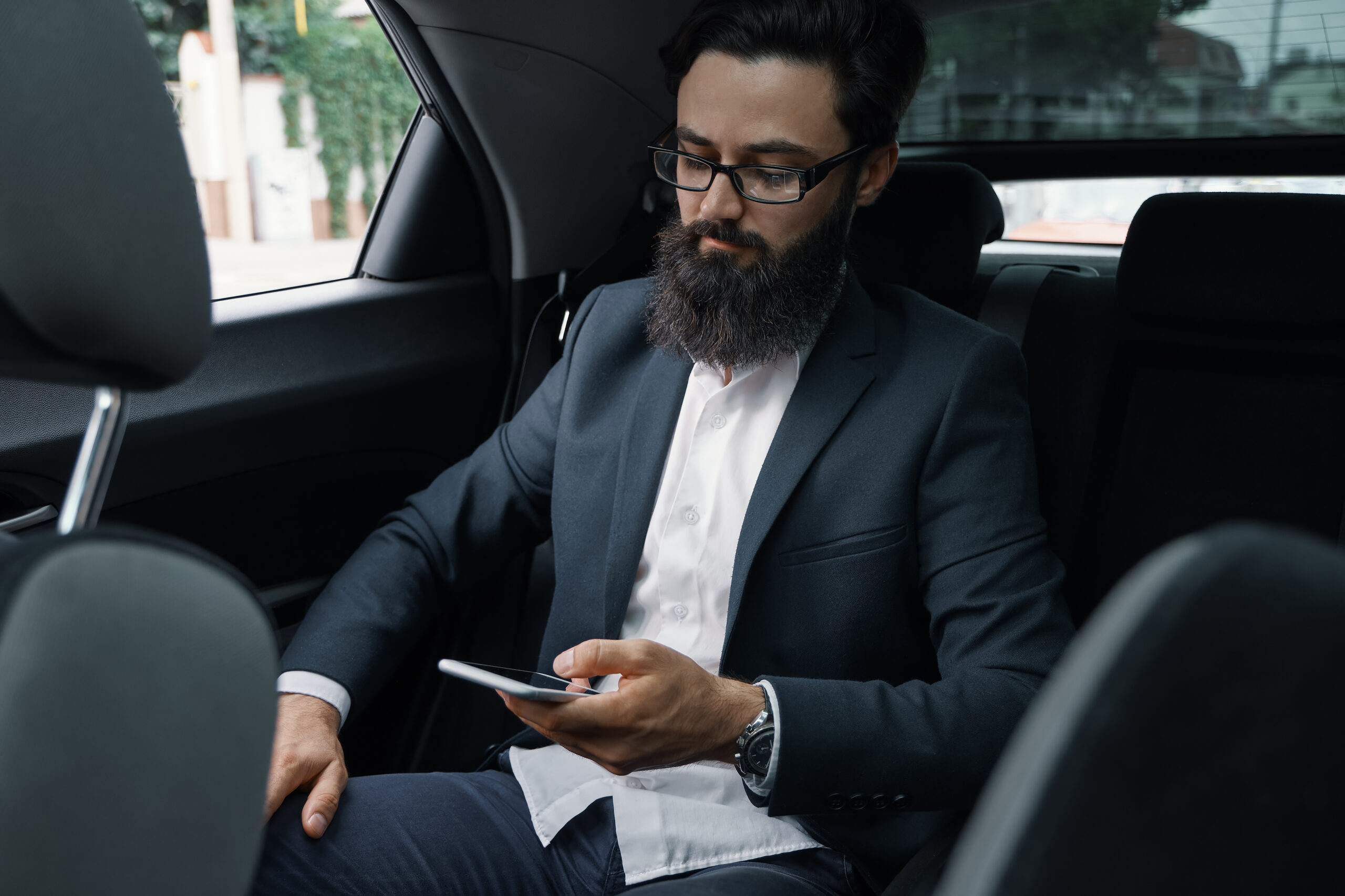 Best London Airport Transfers – Book Luxury or Budget Rides Today